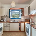 Cosy Traditional With Shared Pool In