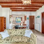 Cosy Traditional With Shared Pool In Διαμέρισμα *
