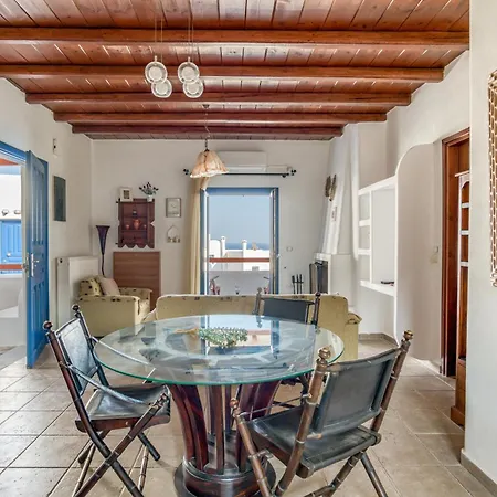 Διαμέρισμα Cosy Traditional With Shared Pool In